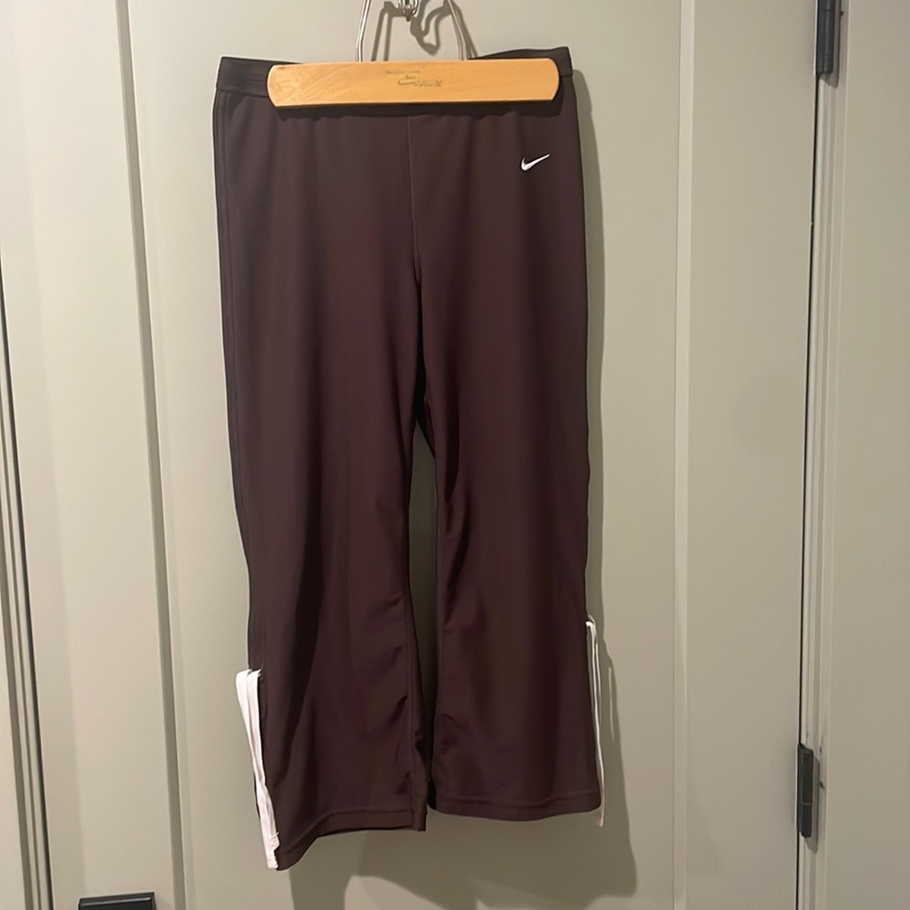 NIKE Vintage Dark Brown Cropped Leggings w ribbon detailing